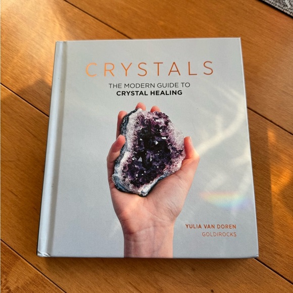 Crystals: The Modern Guide to Crystal Healing Book - Picture 1 of 3
